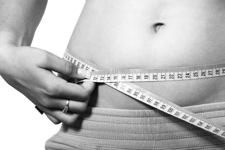 perdere peso senza dieta 5 abitudini