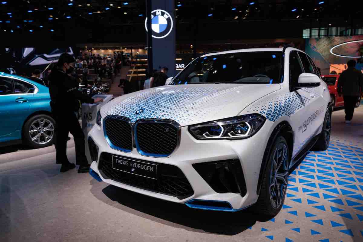 Automobile BMW alimentazione idrogeno ecologia