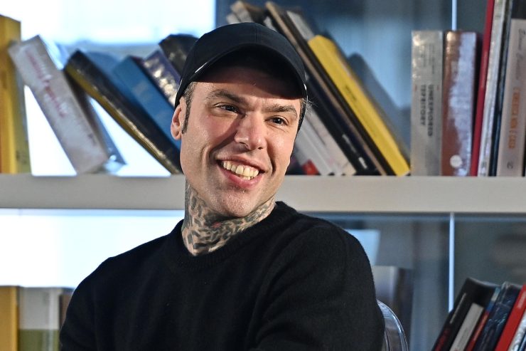 Fedez mostra la sua mega villa in Sardegna