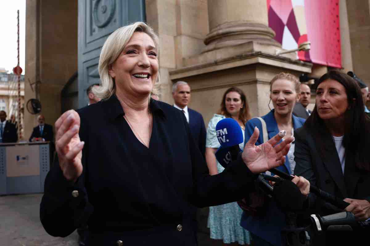 Marine le Pen addio auto