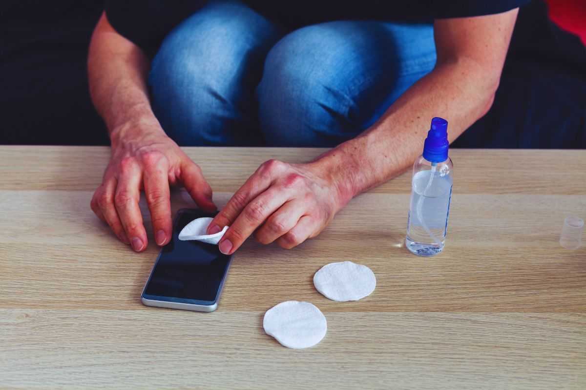 Come disinfettare lo smartphone 