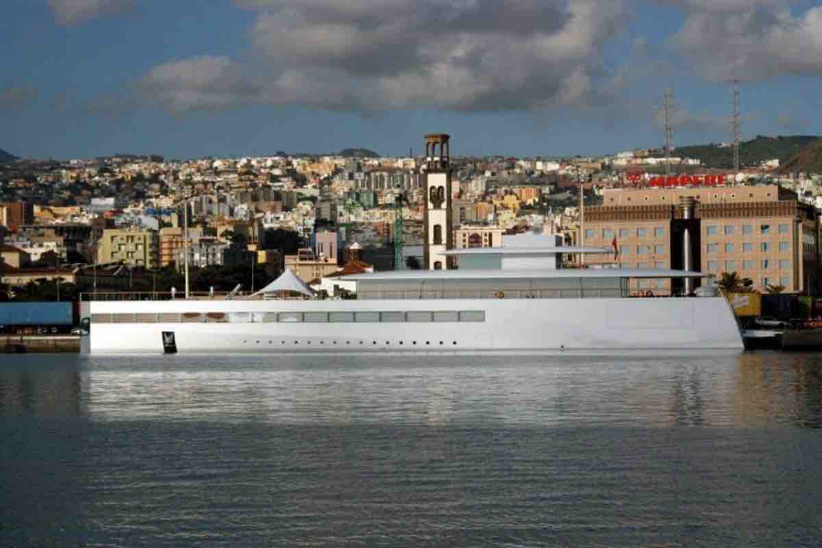 Yatch Apple barca incidente grave