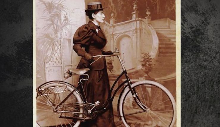 anne londonderry è stata la prima donna a girare il mondo in bici